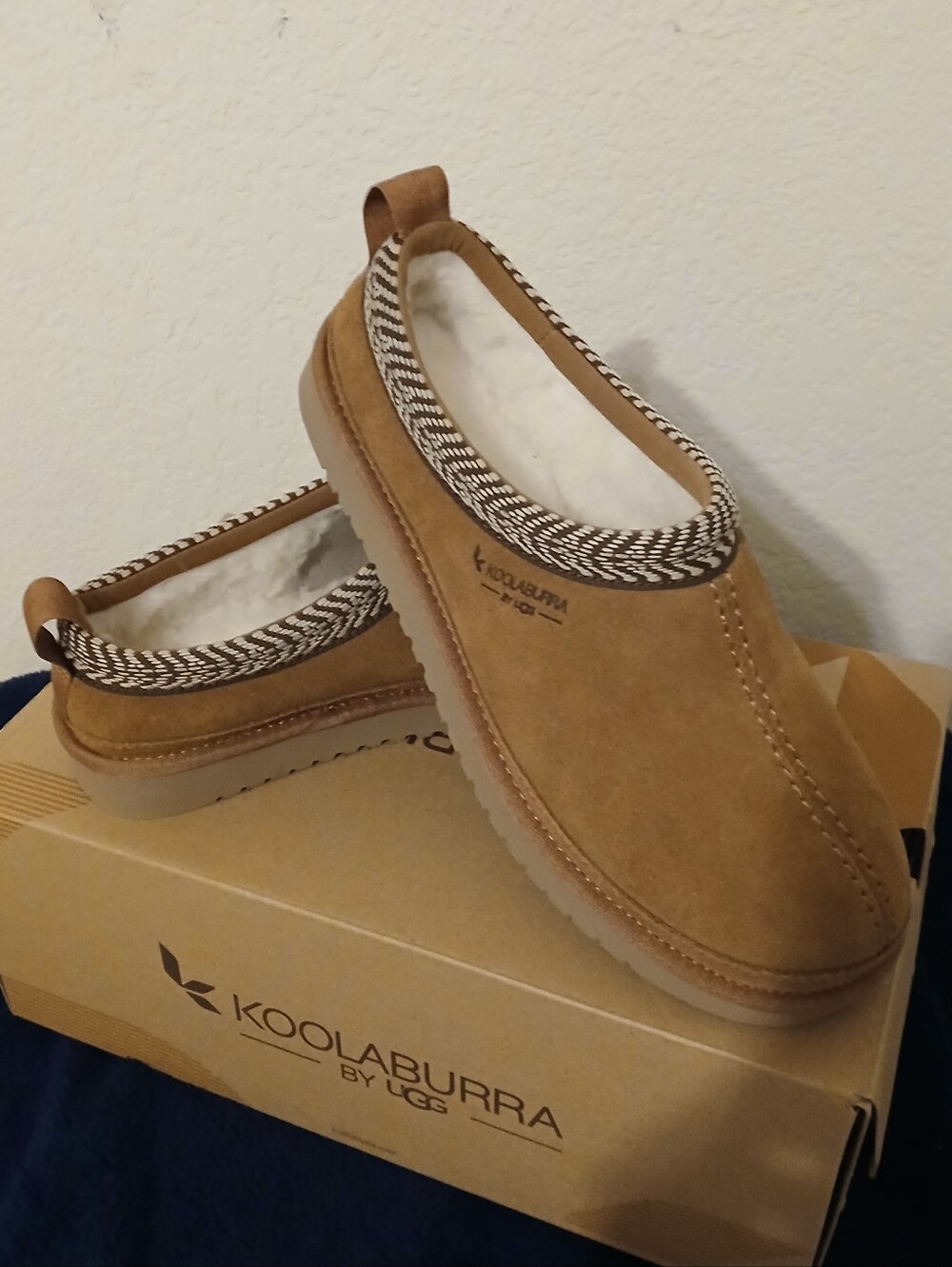 Koolaburra by UGG Mens Burree Slipper  Chestnut Brown  Size 7
